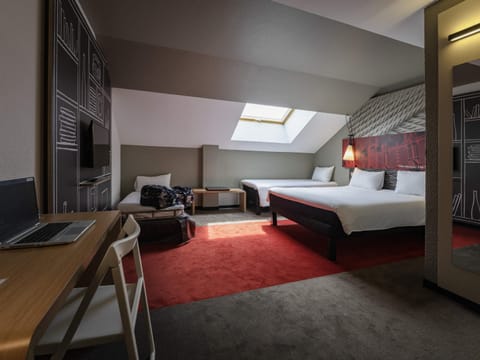 Premium bedding, in-room safe, desk, iron/ironing board