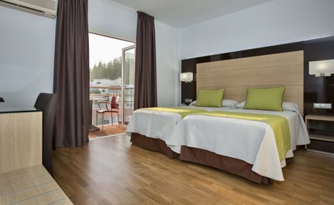 Minibar, in-room safe, desk, soundproofing