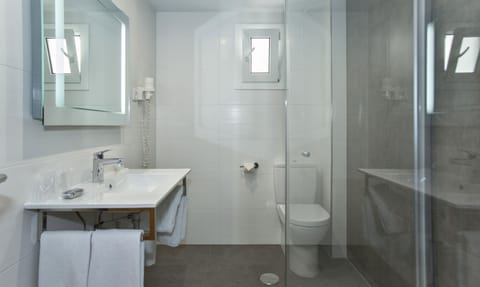 Standard Room | Bathroom sink