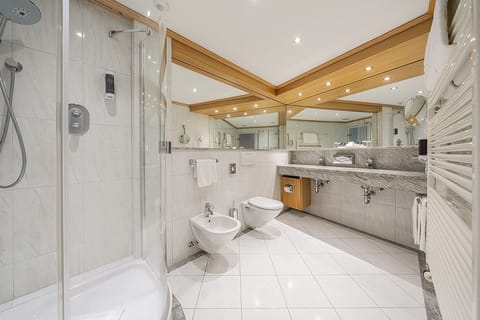 Panoramic Room, Balcony, Corner | Bathroom | Free toiletries, hair dryer, bathrobes, slippers