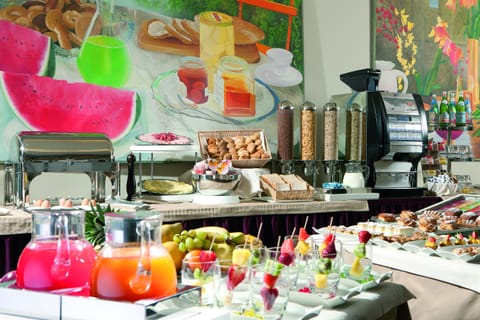 Daily buffet breakfast (EUR 9 per person)