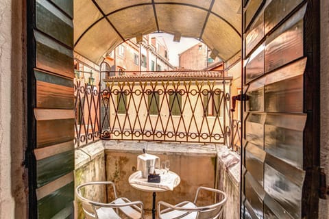 Junior Suite with Balcony and Canal View | Balcony