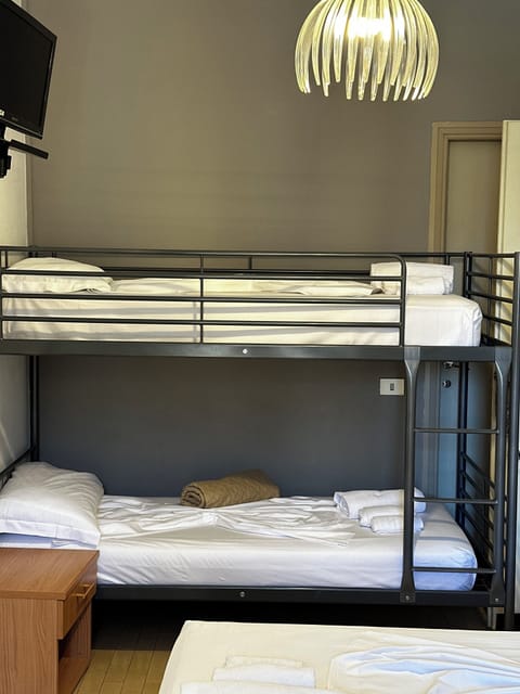 Triple Room | Bathroom | Free toiletries, hair dryer, towels, soap