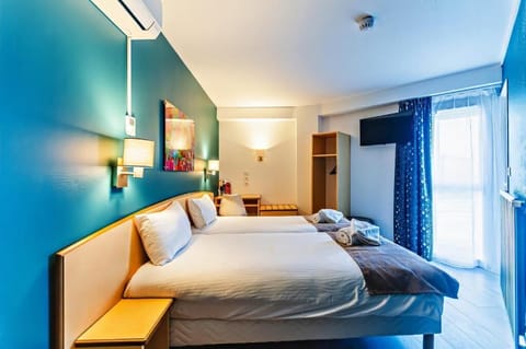 Twin Room | Desk, soundproofing, iron/ironing board, free WiFi