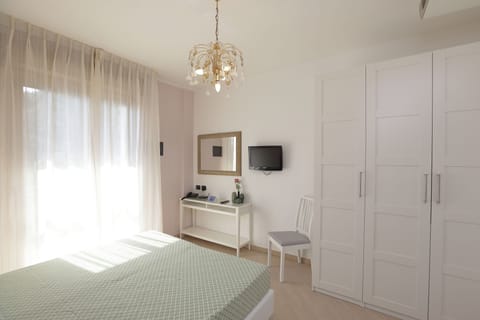 Apartment for 3 people | Premium bedding, in-room safe, desk, soundproofing