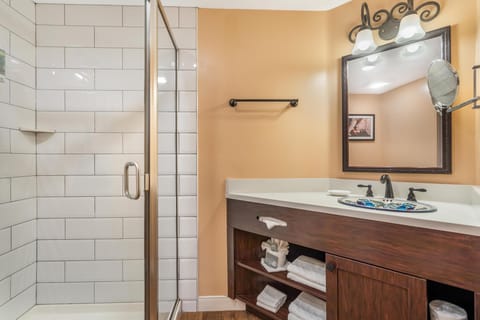 Standard Room, 1 King Bed, Non Smoking, Kitchenette (Shower Only) | Blackout drapes, iron/ironing board, cribs/infant beds, free WiFi