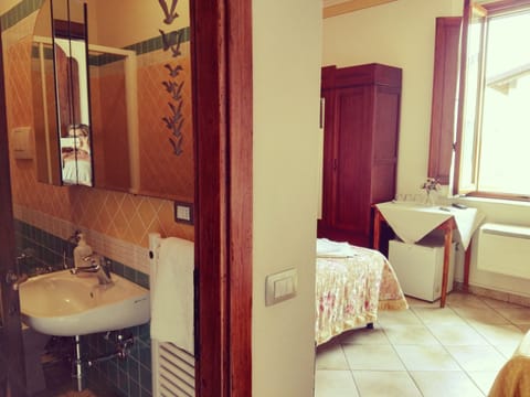 Triple Room | 1 bedroom, desk, rollaway beds, free WiFi