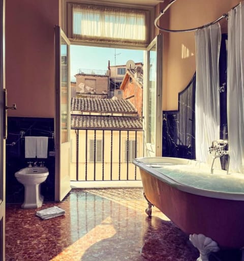 Premium Room, Balcony, Corner | Bathroom | Designer toiletries, hair dryer, bathrobes, slippers