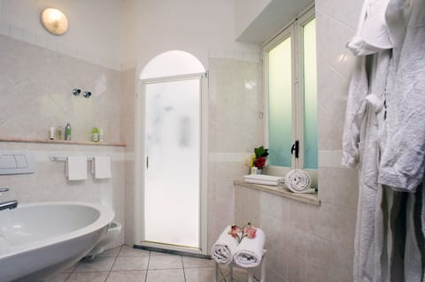 Shower, free toiletries, hair dryer, bidet