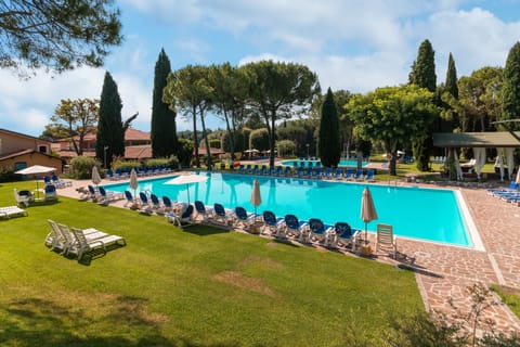 2 outdoor pools