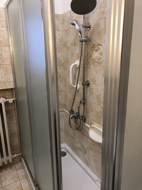 Double Room | Bathroom | Shower, hair dryer, bidet, towels