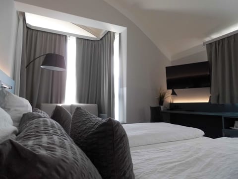 Superior Double Room | Hypo-allergenic bedding, minibar, blackout drapes, free WiFi
