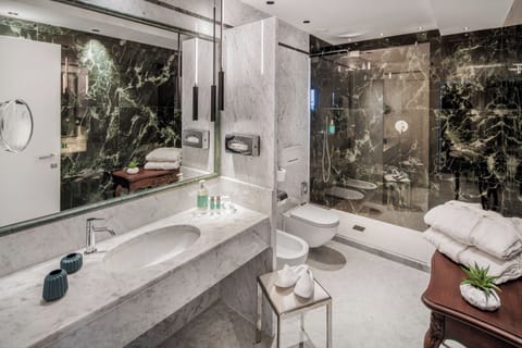 Suite, Terrace, Sea View | Bathroom | Combined shower/tub, designer toiletries, hair dryer, bathrobes