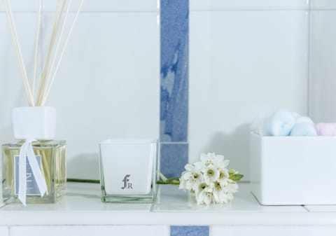 Superior Room, 1 Bedroom | Bathroom | Shower, hair dryer, towels