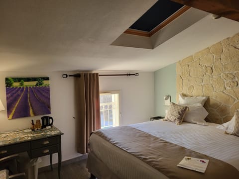 Comfort Double Room | Premium bedding, individually furnished, desk, laptop workspace