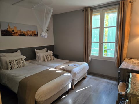 Comfort Twin Room | Premium bedding, individually furnished, desk, laptop workspace