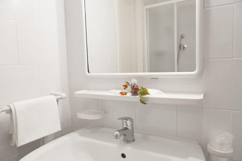 Standard Double or Twin Room | Bathroom | Deep soaking tub, bidet, towels