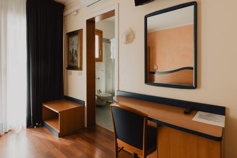 Double or Twin Room | Desk, free WiFi