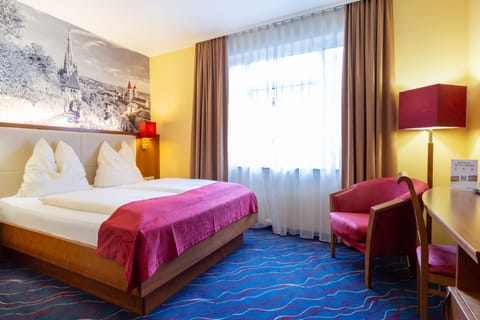 Double Room | Hypo-allergenic bedding, desk, laptop workspace, blackout drapes