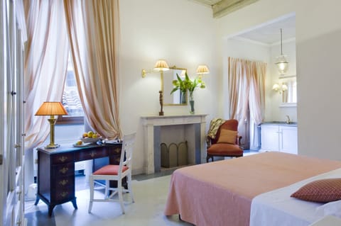 Deluxe Double Room, Private Bathroom | Minibar, in-room safe, desk, soundproofing