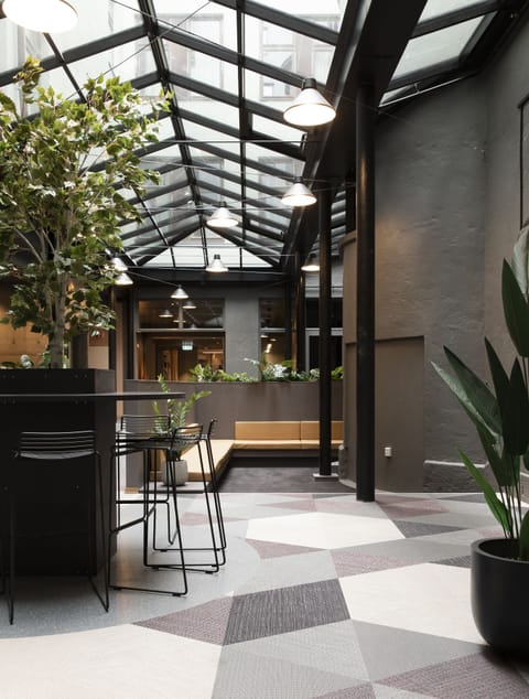 Lobby lounge