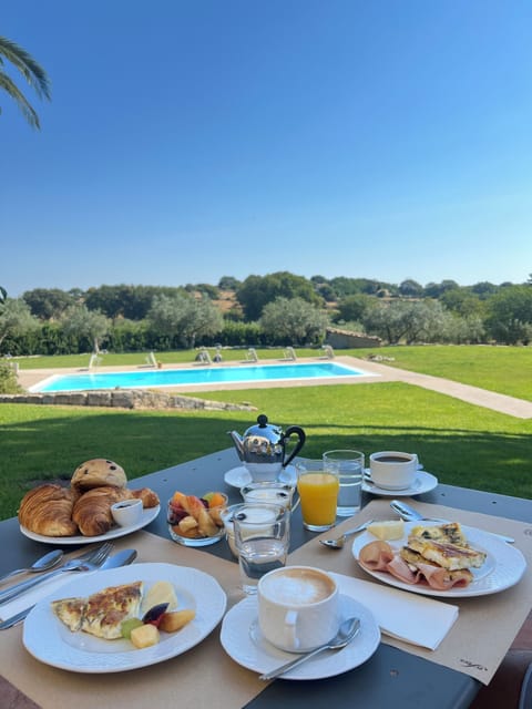 Daily full breakfast for a fee