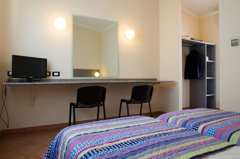 In-room safe, desk, laptop workspace, free WiFi