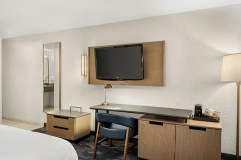 Pillowtop beds, in-room safe, desk, laptop workspace