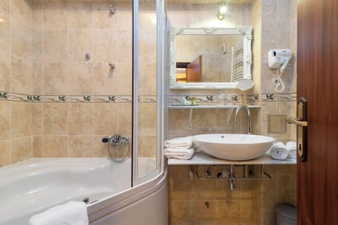 Suite, 1 Bedroom | Bathroom | Shower, hydromassage showerhead, free toiletries, hair dryer