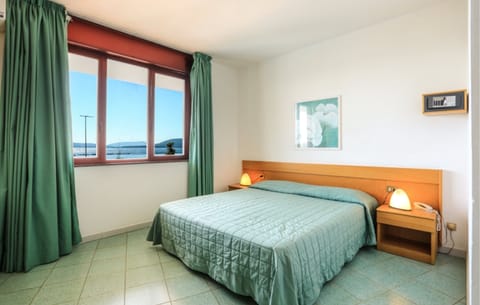 Double Room | Minibar, in-room safe, desk, free WiFi