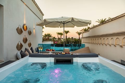 Jacuzzi Junior Suite | Premium bedding, minibar, in-room safe, desk