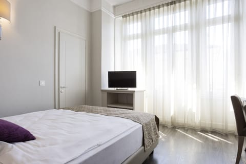 Standard Double Room | Minibar, in-room safe, desk, free WiFi