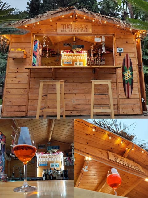 Swim-up bar