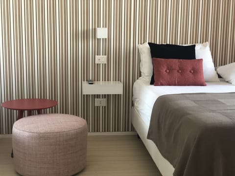 Deluxe Double Room, 1 Bedroom, Sea View, Beachside | Hypo-allergenic bedding, memory foam beds, in-room safe, desk