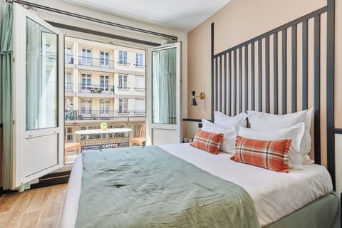 Comfort Double Room | In-room safe, desk, blackout drapes, iron/ironing board