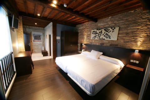 Double Room | Premium bedding, down comforters, in-room safe, individually decorated
