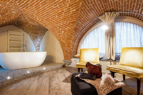 Suite | Premium bedding, down comforters, Select Comfort beds, minibar