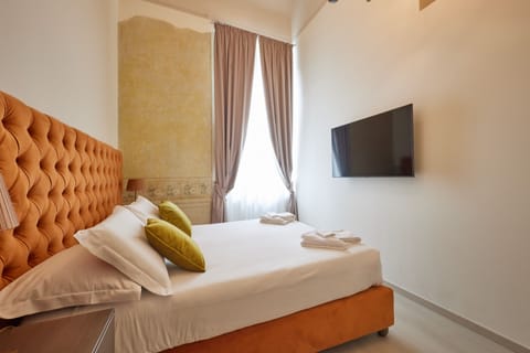 Superior Room | Down comforters, in-room safe, desk, soundproofing