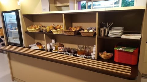 Daily buffet breakfast for a fee
