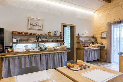 Daily buffet breakfast for a fee