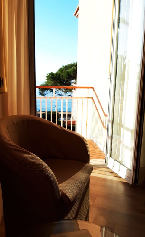 Comfort Double or Twin Room, Balcony | Desk, soundproofing, free WiFi, bed sheets