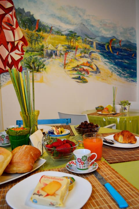 Free buffet breakfast