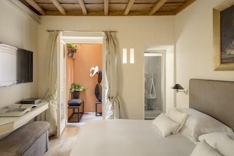 Junior Suite | Egyptian cotton sheets, hypo-allergenic bedding, down comforters