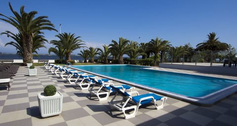 Outdoor pool, sun loungers