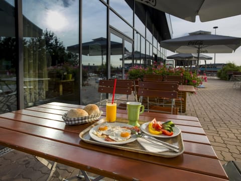 Daily buffet breakfast for a fee