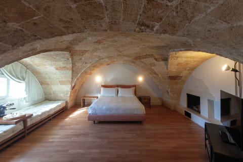 Luxury Suite (Baia delle Zagare) | Premium bedding, minibar, in-room safe, individually decorated