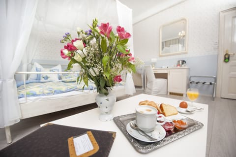 Superior Double Room | Hypo-allergenic bedding, minibar, in-room safe, desk