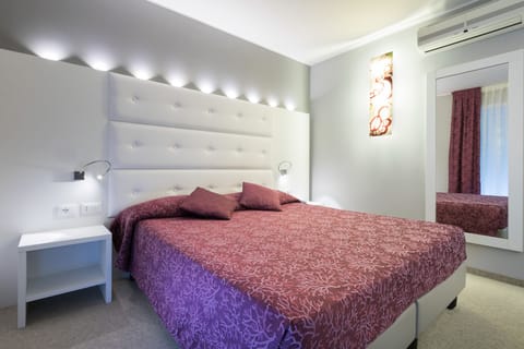 Pillowtop beds, in-room safe, blackout drapes, free WiFi