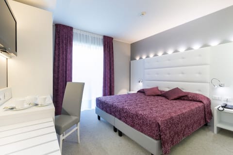 Pillowtop beds, in-room safe, blackout drapes, free WiFi