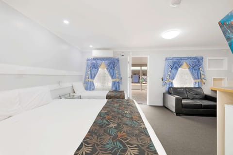 Executive Room, Multiple Beds, Non Smoking | Premium bedding, minibar, laptop workspace, blackout drapes